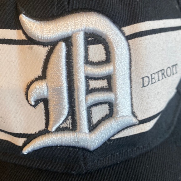 Black & White Detroit Adjustable Baseball Hat - Picture 3 of 10